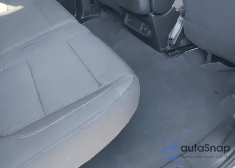 2021 Chevrolet Silverado 1500 4Wd Short Bed Custom z USA, uszkodzony, nr VIN 1GCPYBEK0MZ113266